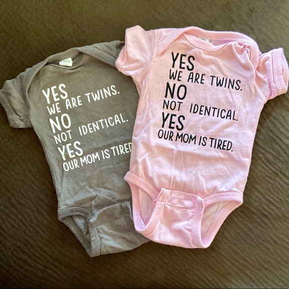 Boy/Girl twin onesies size newborn - Picture 1 of 1